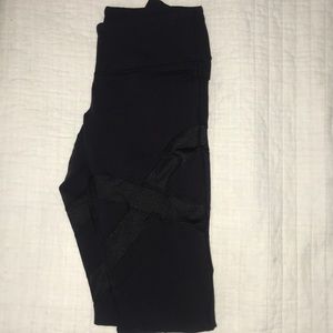 Lulu lemon pants size 6 , with foot straps .